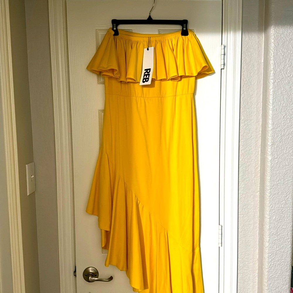 This Brand New Marigold yellow dress is a beautiful addition to your closet